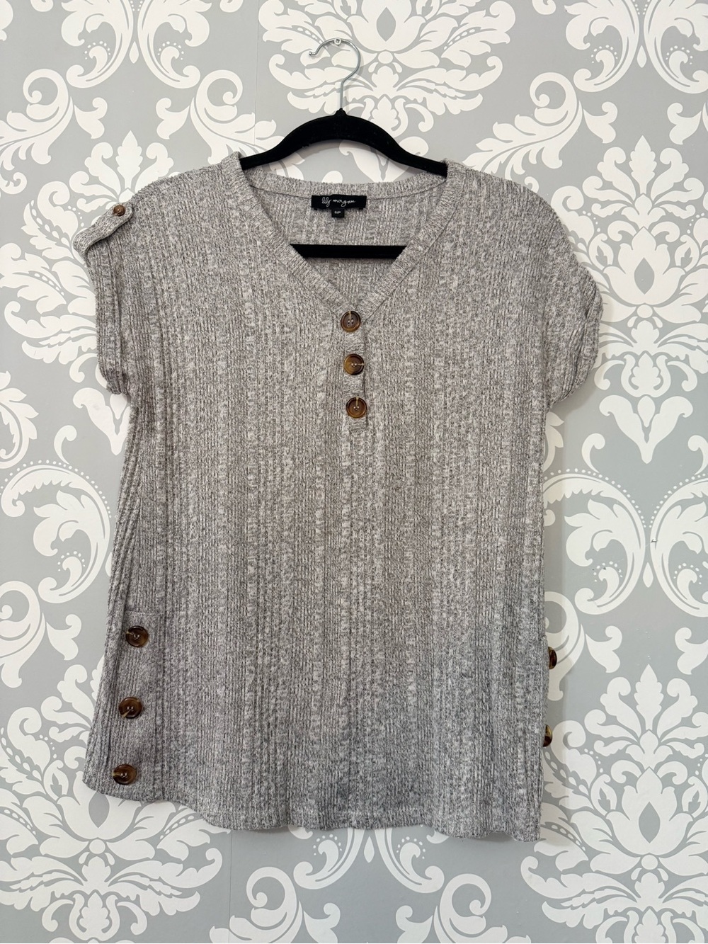 💫10/$25 • Lily Morgan Casual Button-Accent Short Sleeve Knit Top - Gray